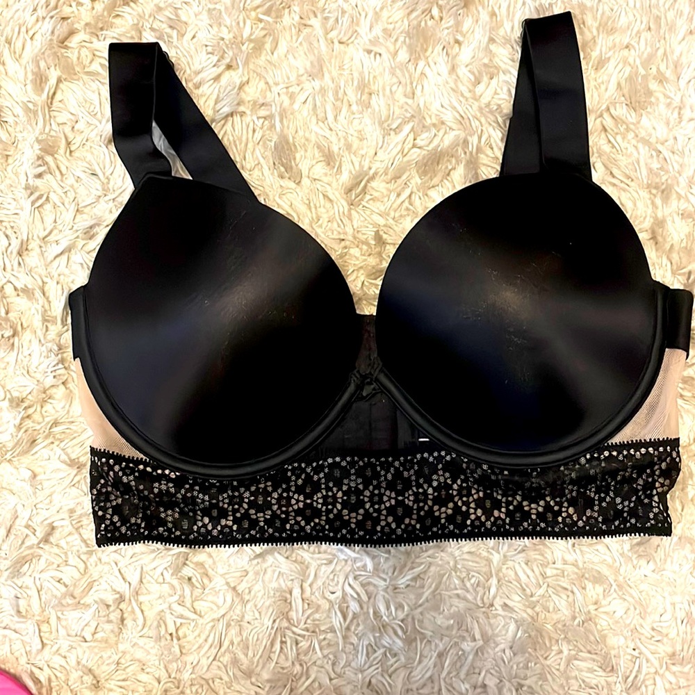 NWOT med/34D Victoria Secret very sexy push-up bra.